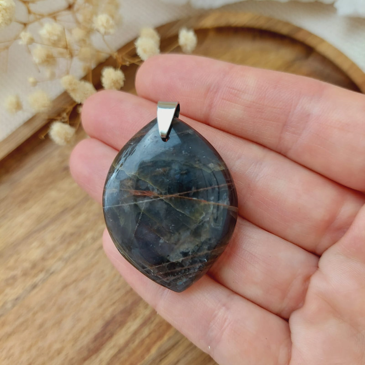 Pendentif pierre de lune noire