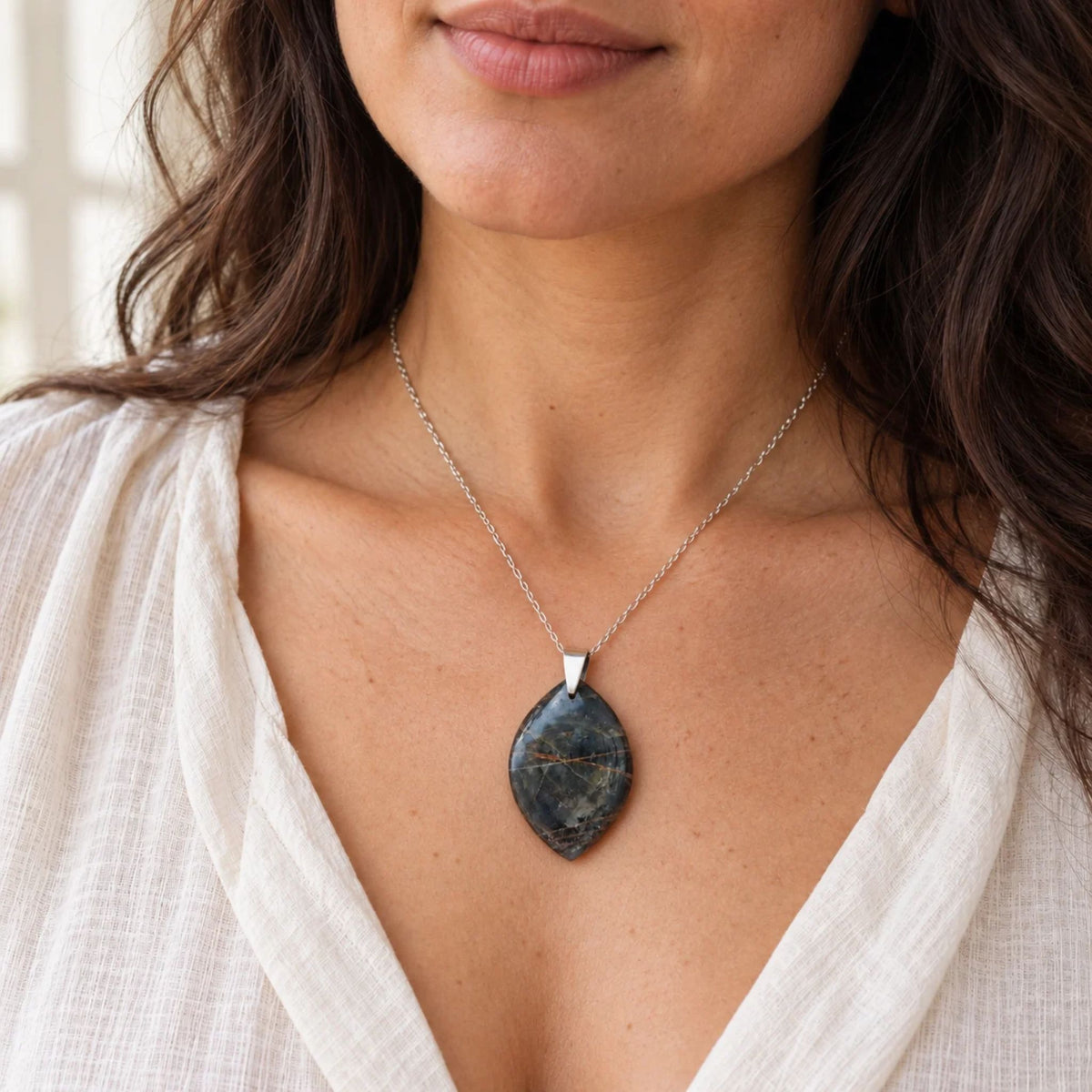 Pendentif pierre de lune noire